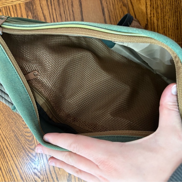 KAVU Green and Cream Sling Bag - Picture 3 of 5